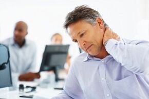 dolor de cuello debido a la osteocondrosis